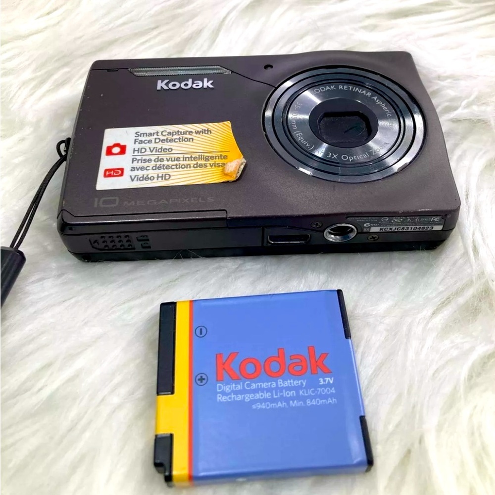 Kodak EasyShare M1033 10.0MP Digital Camera No Charger, 1 Battery TESTED